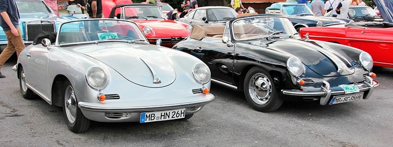 Exhibición de autos clásicos usados