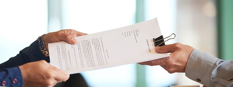 Abogados impugnando un acto administrativo