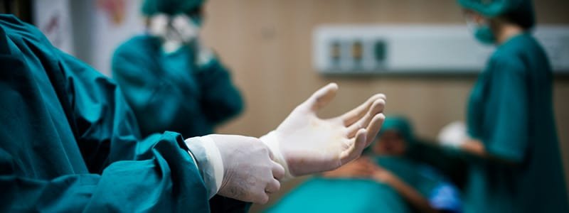 Medicos uruguayos en sala de operaciones